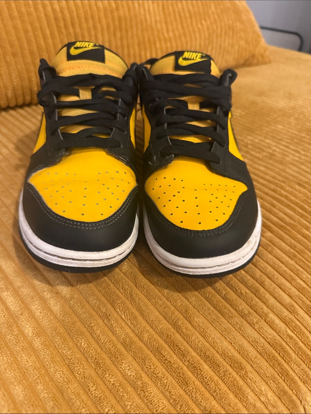 Nike Kids Low-Top Sneakers in Yellow and Black